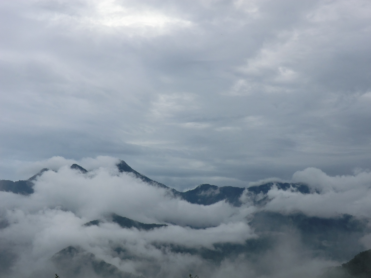 立霧山 (The Mountain which Sustains the Mists)